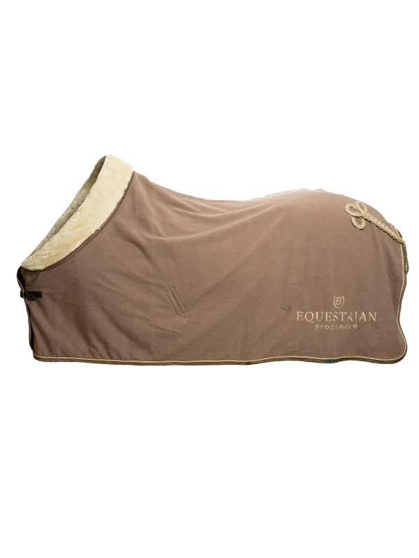 fleecerug-champagne-esstockholm-1 Equestrian Stockholm Abschwitzdecke mit Kragen Champagne