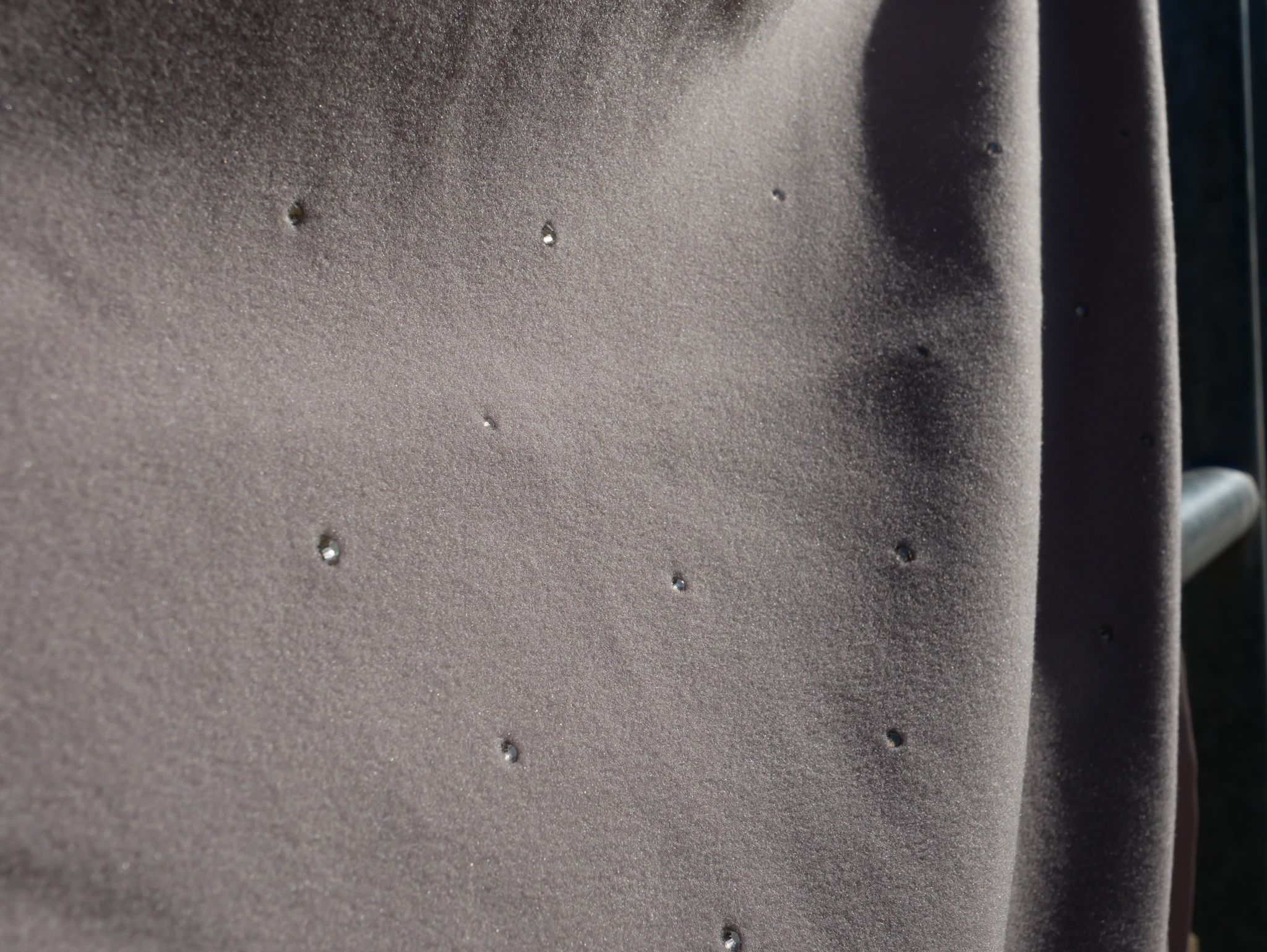 IMG-20221026-WA0025 Equiline HW22 Polar Tech Fleecedecke Galeg, taupe mit Strasssteinen