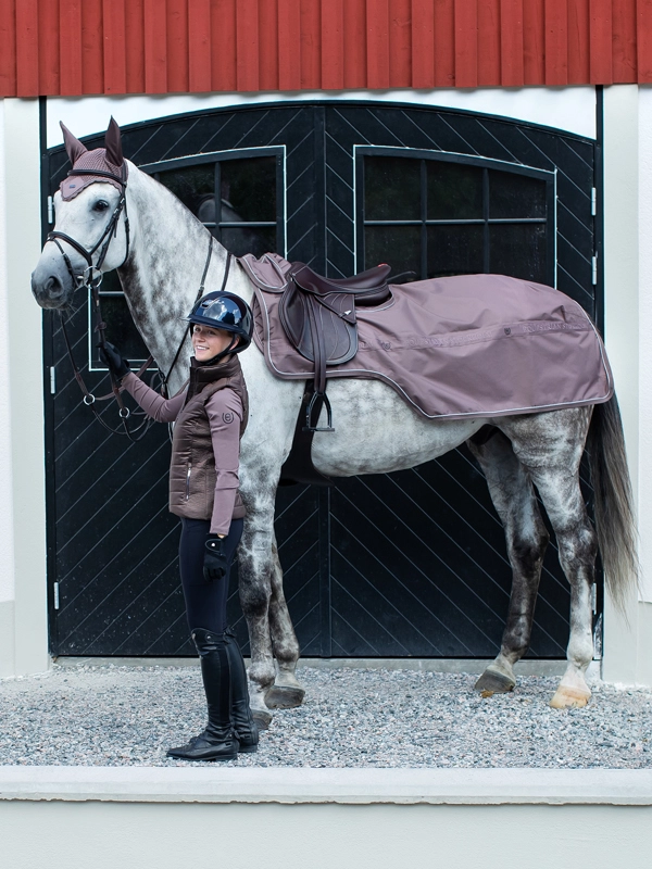 amadecke1 Equestrian Stockholm Trainingsdecke Amaranth