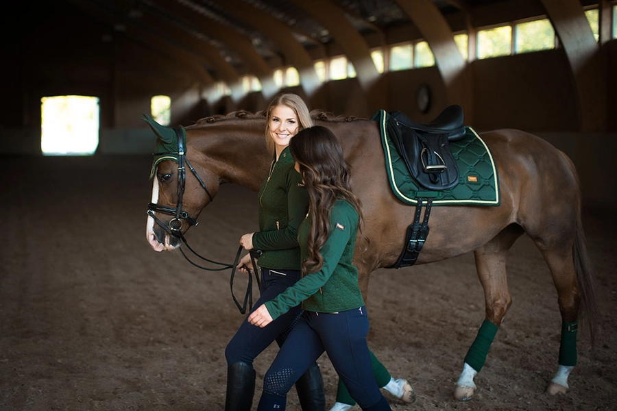 saddle-pad-dressage-forest-green-esstockholm Equestrian Stockholm Dressur Schabracke Forest Green