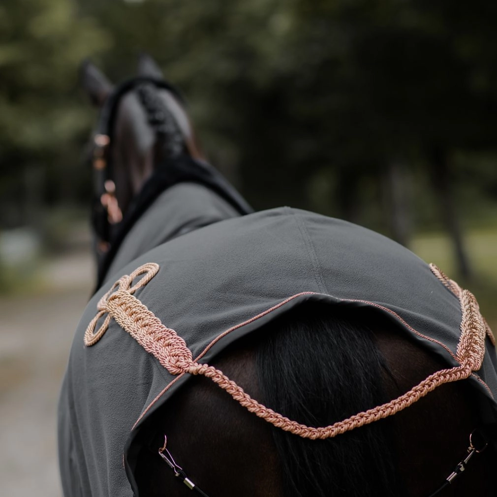 Equestrian Stockholm Abschwitzdecke mit Kragen Dark Sky