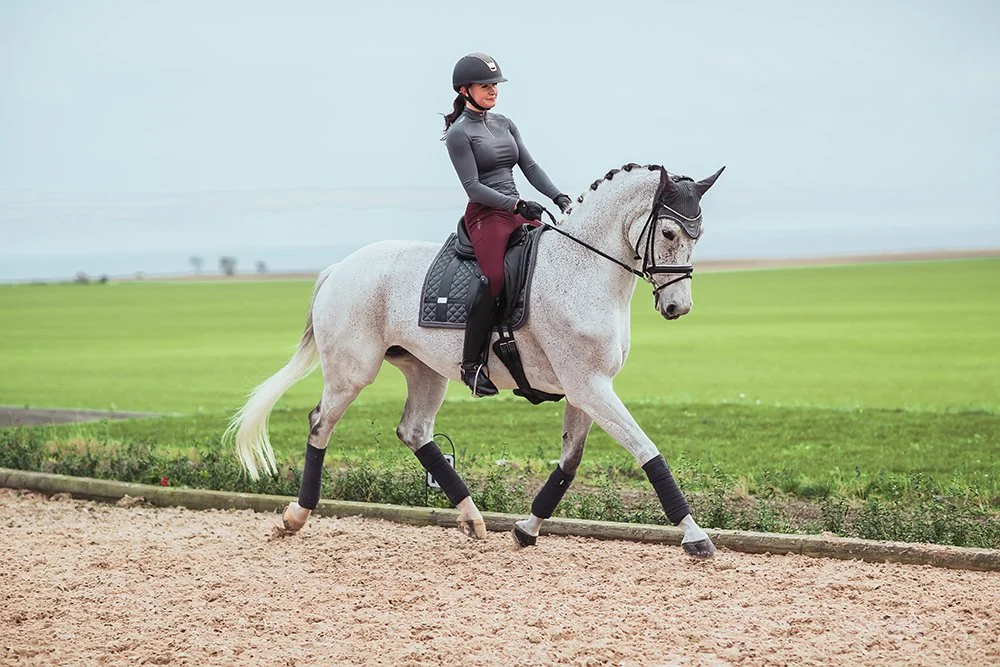 no-boundaries-silver-cloud-dressage-saddle-pad-equestrian-stockholm Equestrian Stockholm UV Schutz Top Silver Cloud