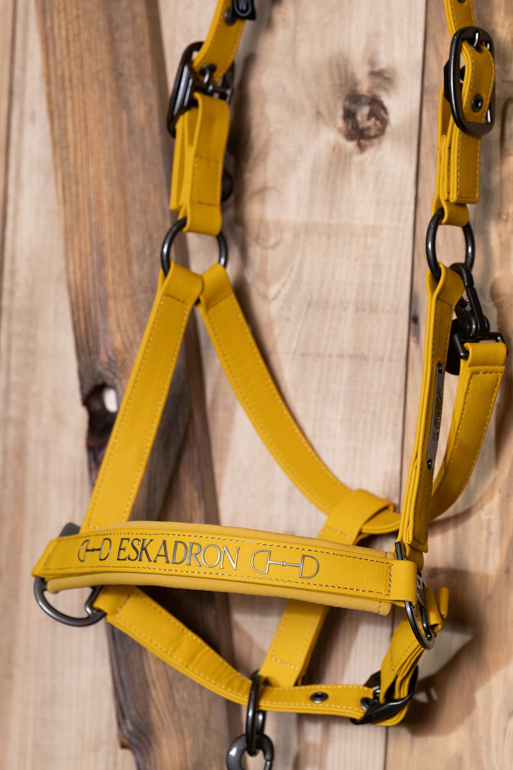 Eskadron Halfter Faux Leather Double Pin Platinum 2025