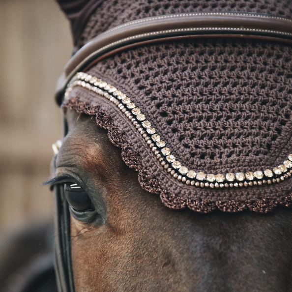 42614braun1 Kentucky Horsewear Fliegenhaube Wellington Stone & Pearl