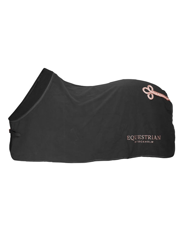 fleece-rug-dark-skyr_webb_1 Equestrian Stockholm Abschwitzdecke mit Kragen Dark Sky