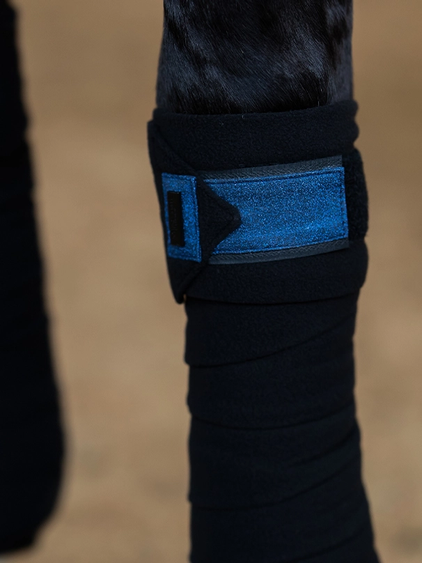 Equestrian Stockholm Fleece Bandagen Polar Night Glimmer Equestrian Stockholm Fleece Bandagen Polar Night Glimmer