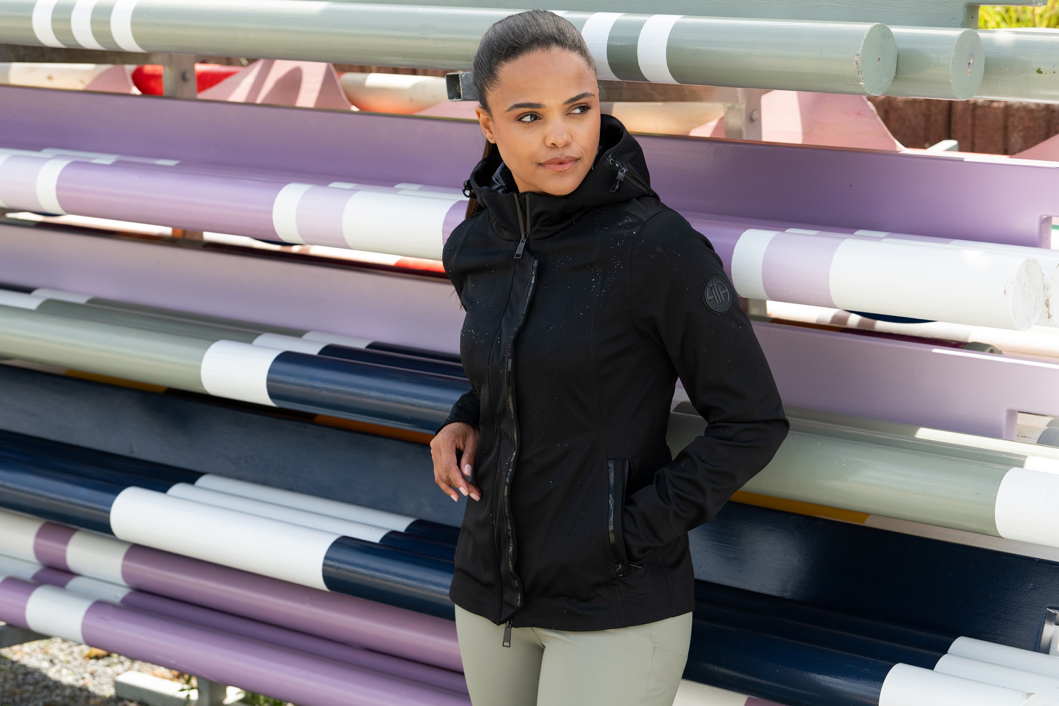 Pikeur FS25 Athleisure Damen Softshell Rainjacket 7047 Pikeur FS25 Athleisure Damen Softshell Rainjacket 7047
